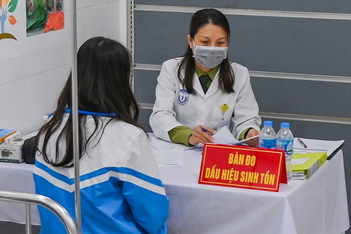 Tình nguyện viêm tham gia thử nghiệm vaccine Covid-19 do Việt Nam sản xuất.