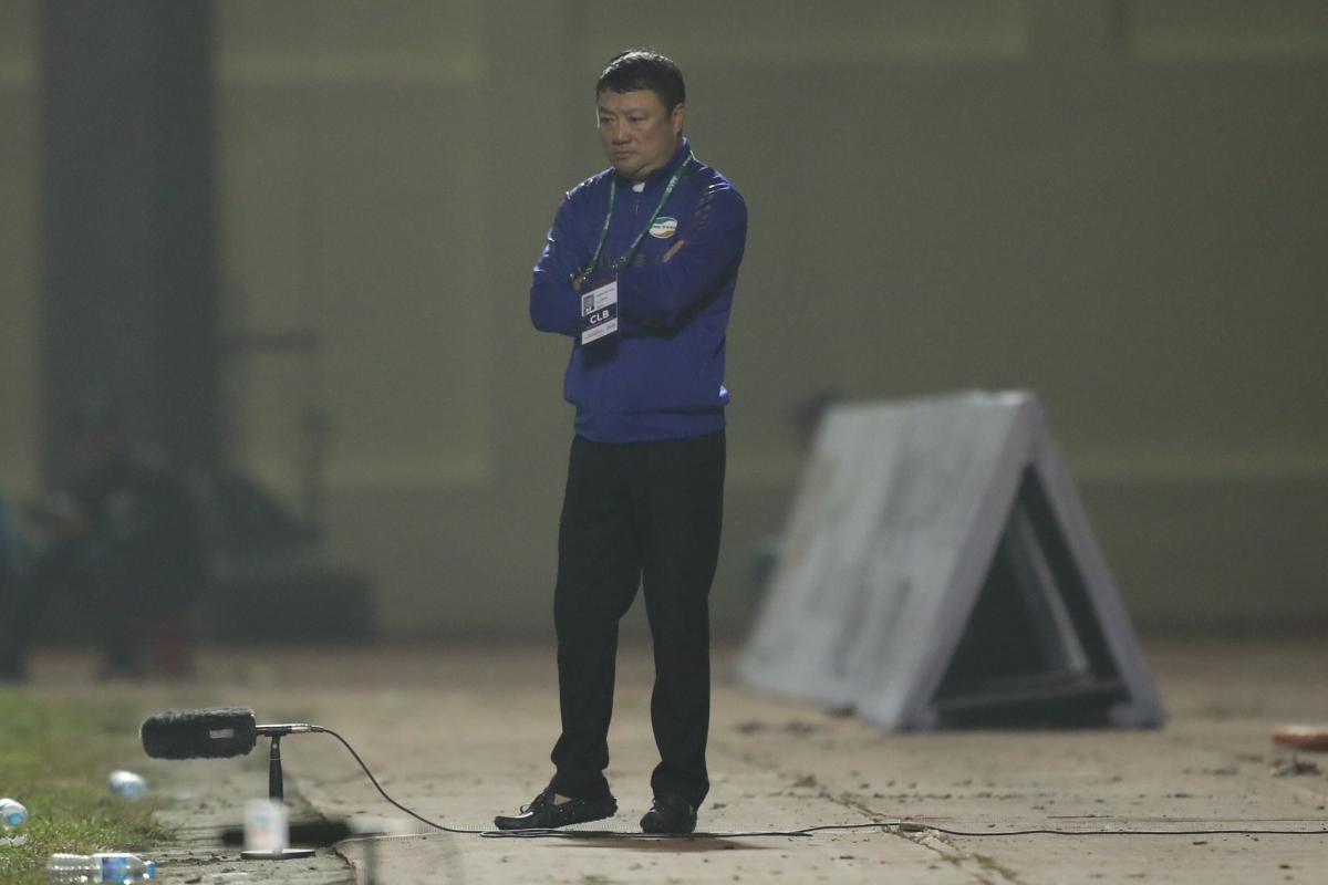 HLV Trương Việt Hoàng thừa nhận phong độ cầu thủ Viettel mới đạt 80%
