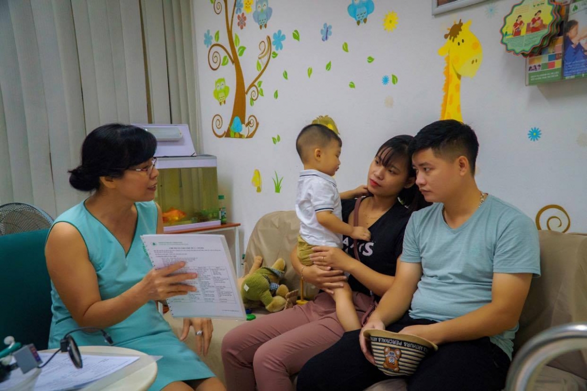 Ths.BS Vũ Thị Thúy Lan hướng dẫn cha mẹ chăm sóc con nhỏ