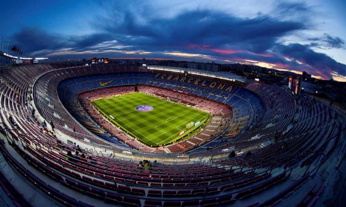 CLB Barcelona đang đối diện với khoản nợ khổng lồ lên tới 1 tỉ Euro