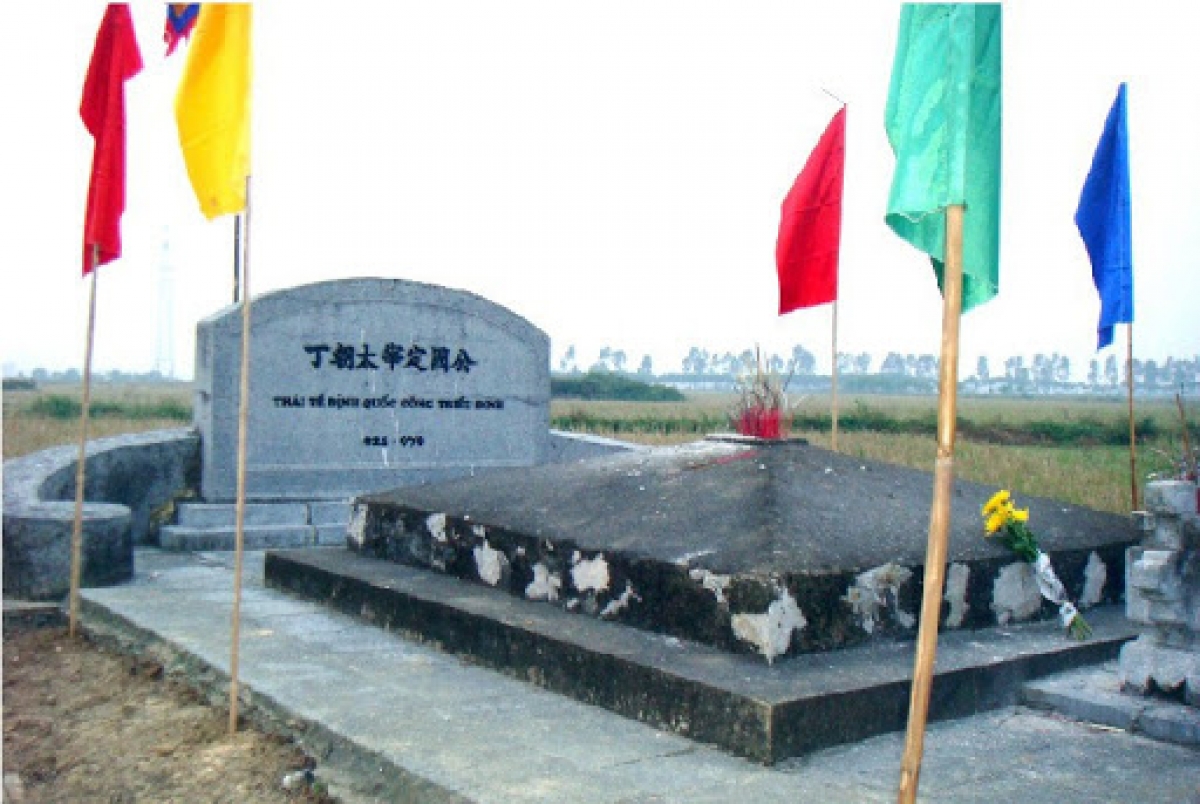 Mộ của quan Tể tướng Nguyễn Bặc tại quê nhà, xã Gia Phương, huyện Gia Viễn, tỉnh Ninh Bình