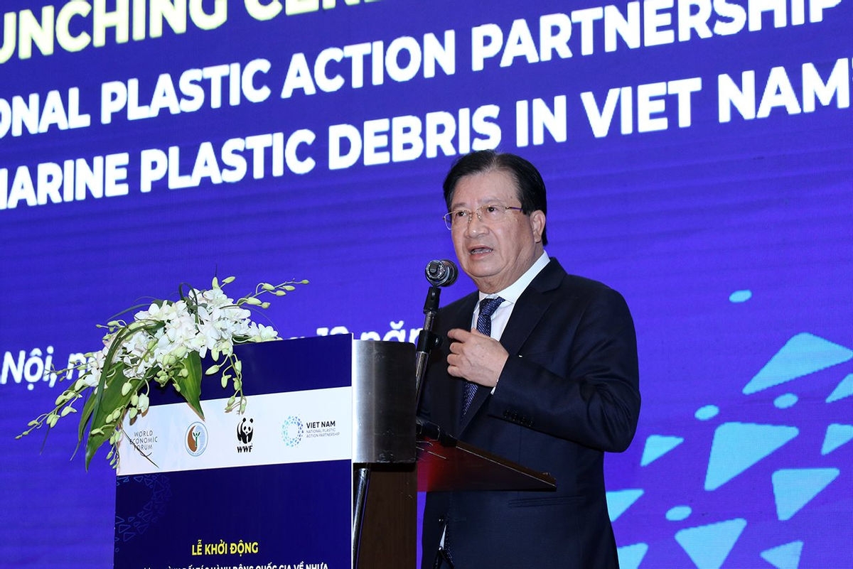 Phó thủ tướng Trịnh Đình Dũng phát biểu tại Lễ khởi động Chương trình đối tác hành động Quốc gia về nhựa tại và Dự án giảm thiểu rác thải nhựa đại dương tại Việt Nam