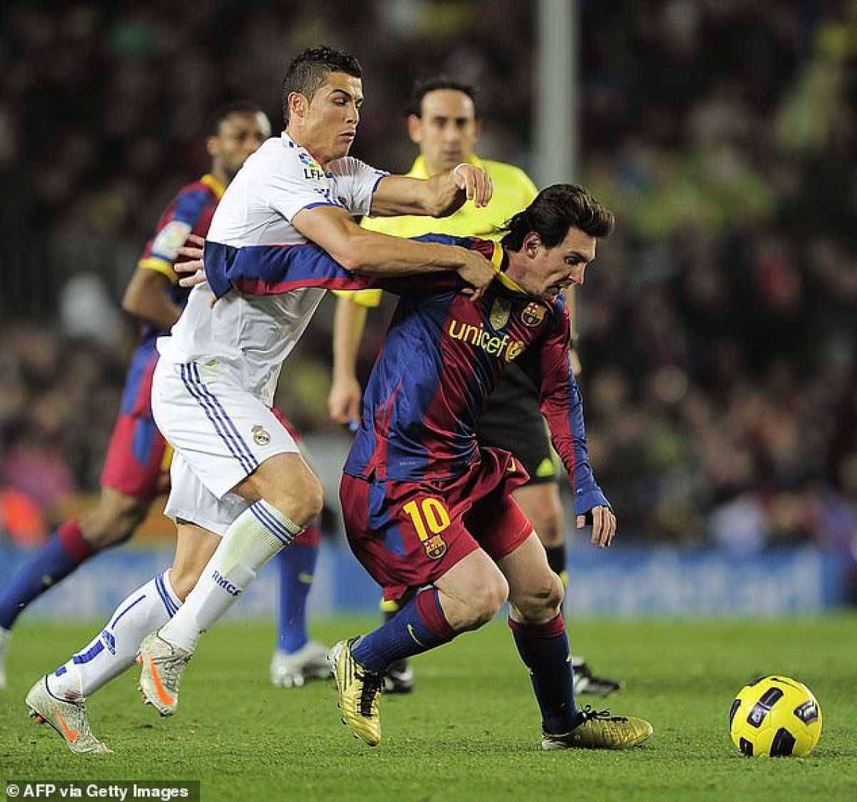 Ronaldo và Messi đã chiến đấu để trở thành cầu thủ vĩ đại nhất trong hơn một thập kỷ qua