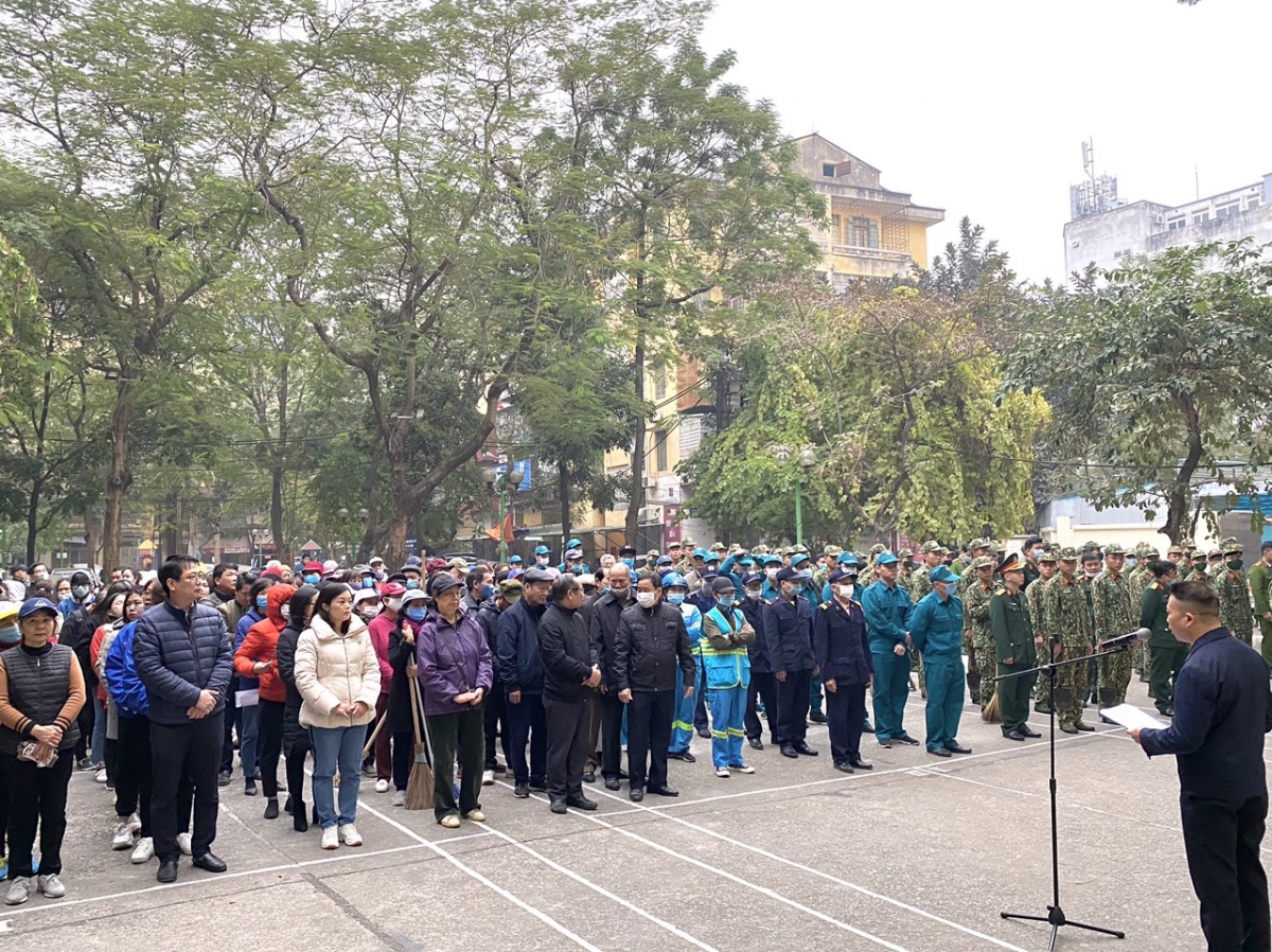 Cựu chiến binh phường Vĩnh Phúc, quận Ba Đình, TP Hà Nội kết hợp với các ban ngành, đoàn thể
ra quân tổng vệ sinh môi trường