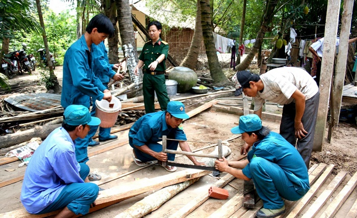 Hội cựu chiến binh và Ban Chỉ huy quân sự huyện Tiểu Cần hỗ trợ xây dựng nhà ở
cho Cựu quân nhân tham gia dự bị động viên
