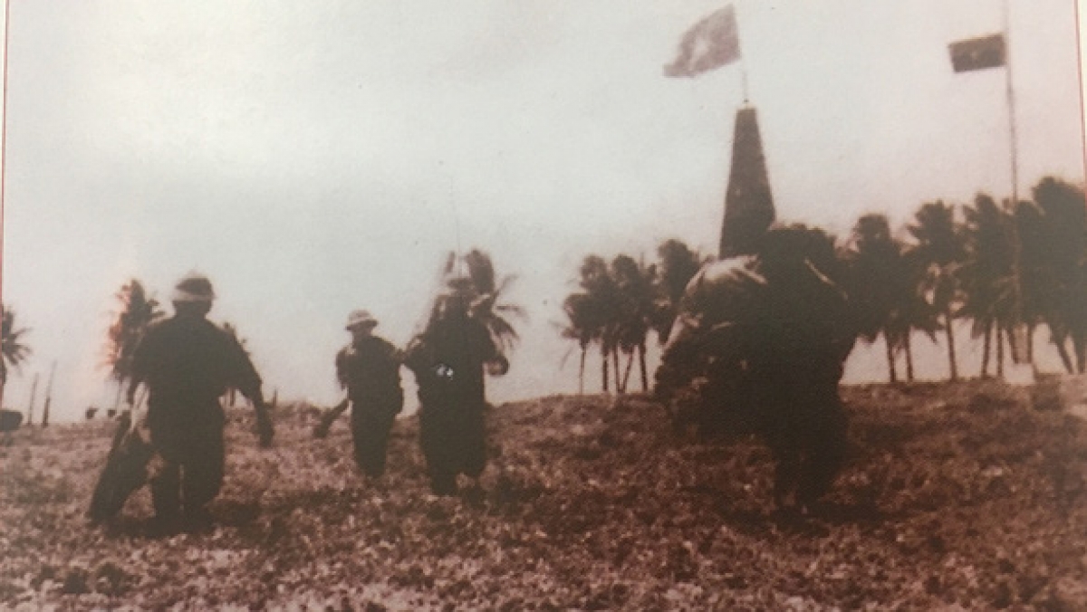 Đặc công trung đoàn 126 đổ bộ lên đảo Song Tử Tây (Quần đảo Trường Sa)
