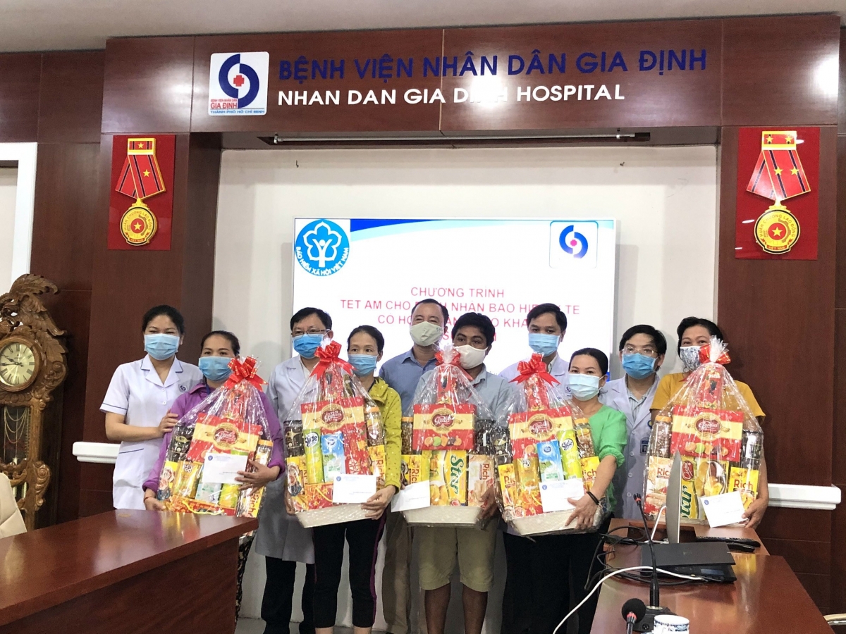 BHXH thành phố Hồ Chí Minh trao quà Tết cho bệnh nhân BHYT có hoàn cảnh khó khăn tại Bệnh viện Nhân dân Gia Định
