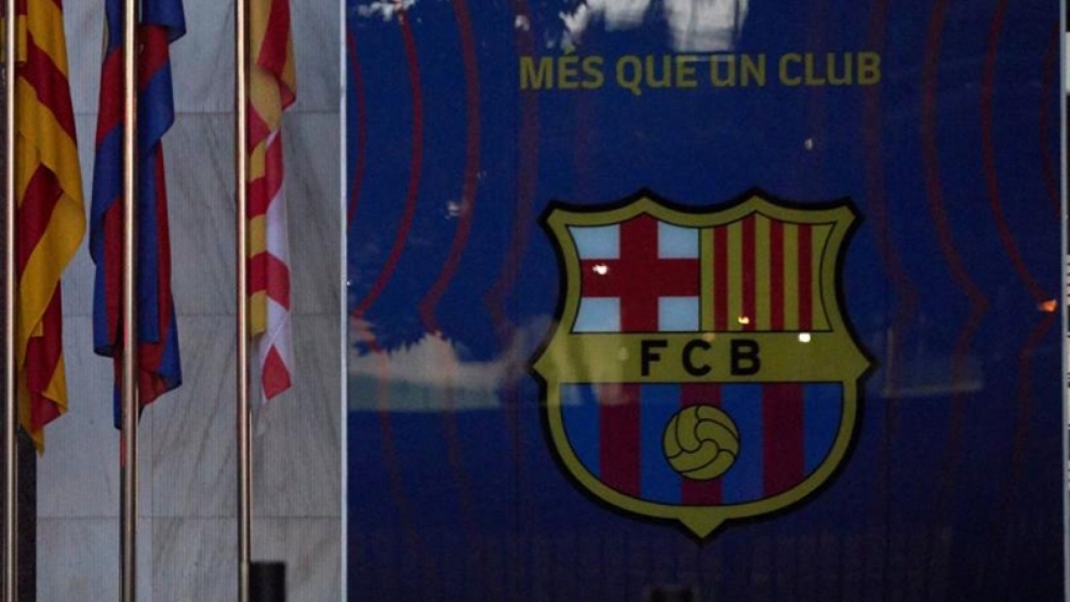 Cảnh sát khám xét, lục soát văn phòng CLB Barcelona, bắt giữ cựu Chủ tịch Bartomeu và 3 đồng sự