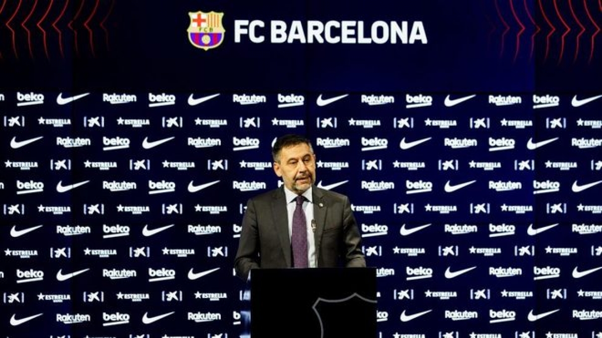 Ông Bartomeu phát biểu tại một cuộc họp báo, khi đang giữ chức Chủ tịch Barcelona