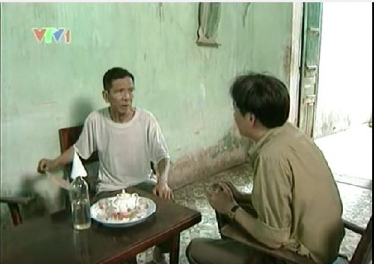 NSND Trần Hạnh trong phim "Ngõ lỗ thủng"