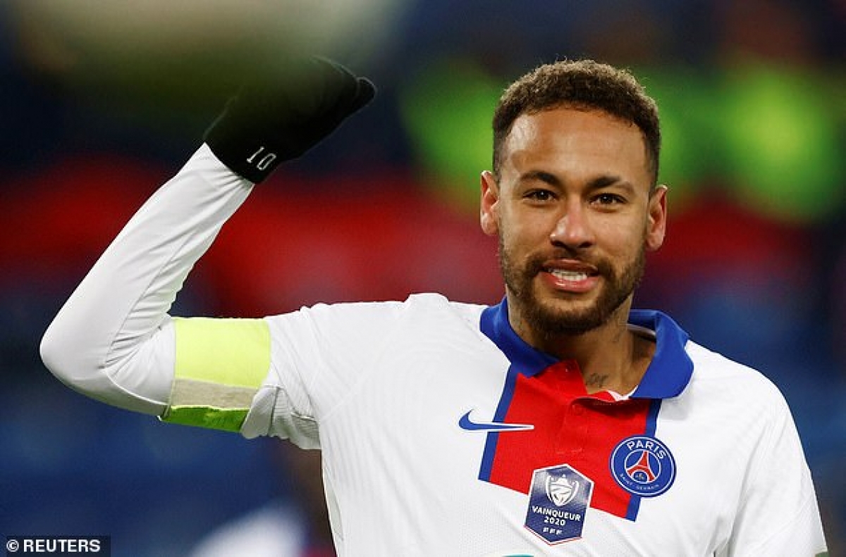 Neymar chuyển từ Barcelona sang Paris Saint-Germain vào năm 2017 với giá kỷ lục 198 triệu bảng