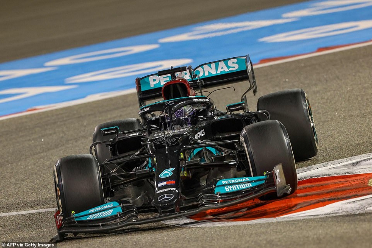 Hamilton và chiếc Mercedes giữ vị trí số 1 trong vài vòng đua cuối cùng để bắt đầu chiến dịch F1 - 2021 đầy sôi động