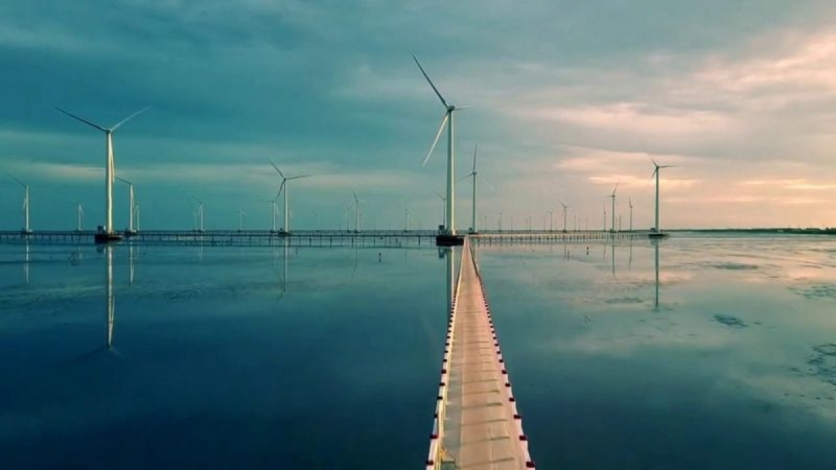 Tận dụng sức gió quay các tua bin phát điện