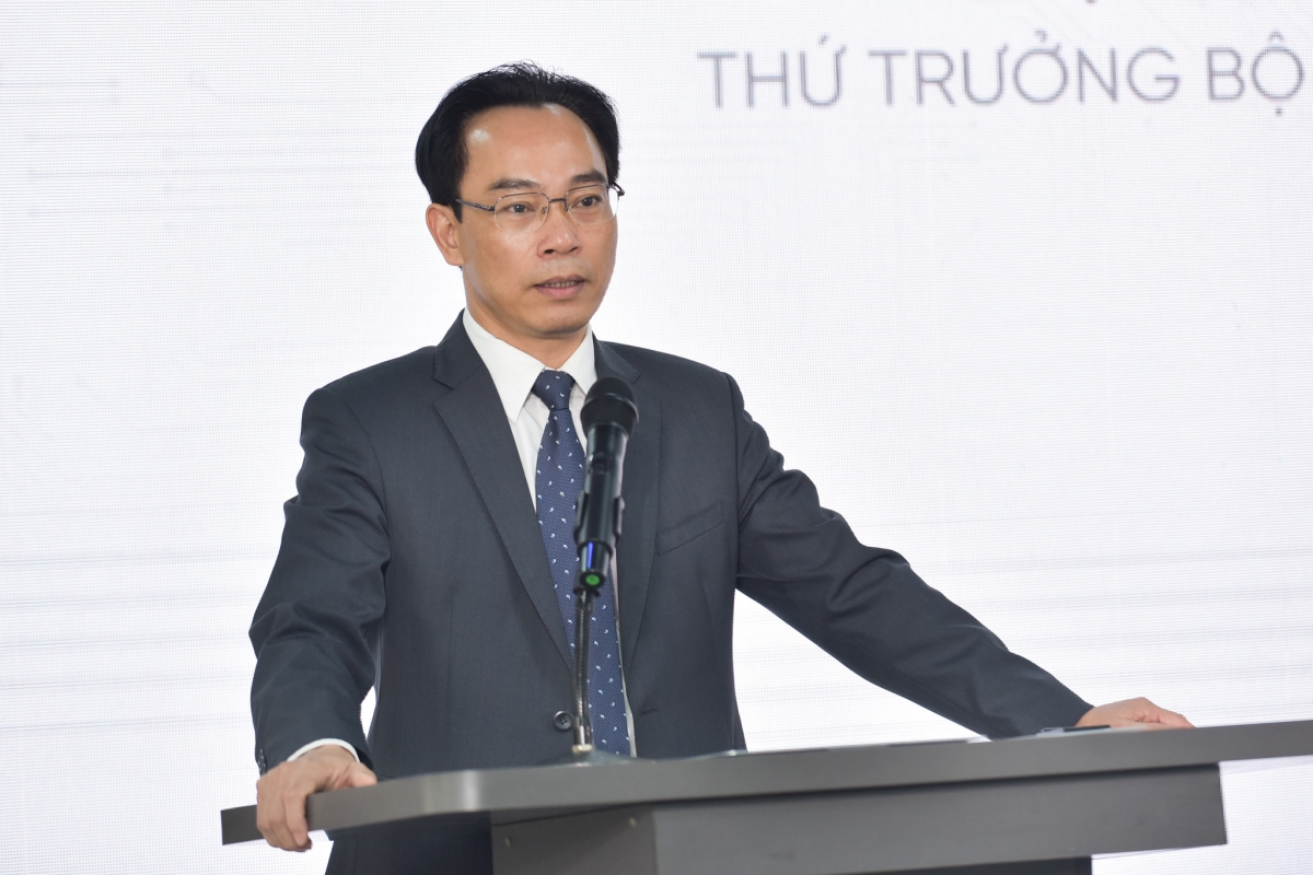 PGS.TS Hoàng Minh Sơn - Thứ trưởng Bộ GD&amp;ĐT phát biểu tại buổi lễ thành lập Trung tâm 