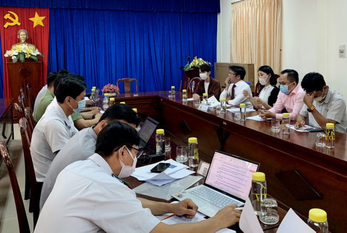 Sở Thông tin - Truyền thông tỉnh Bình Dương làm việc với ekip Thơ Nguyễn