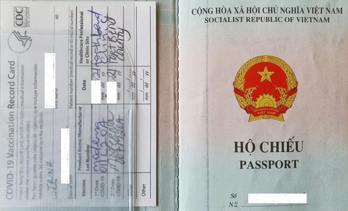 Tấm hộ chiếu vaccin của bác sĩ người Mỹ gốc Việt nhập cảnh ngày 10/3 vừa qua