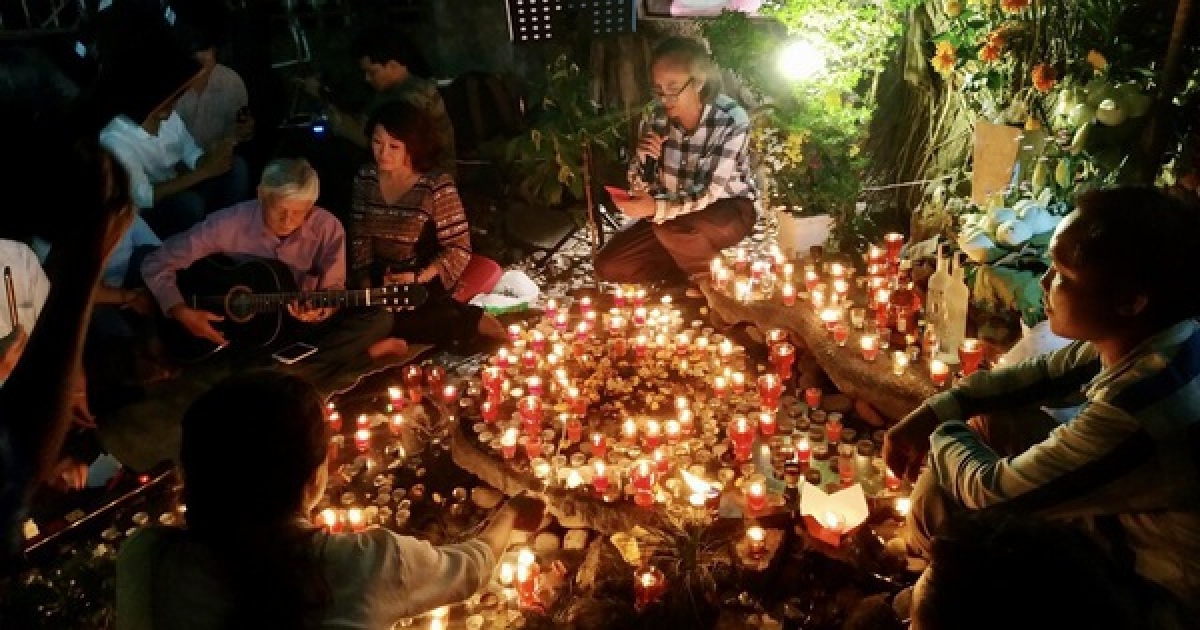 Nhiều năm liền, CLB những người hâm mộ Trịnh Công Sơn tại Tp.HCM đều đặn tổ chức sự kiện tưởng nhớ ngày mất của ông. Ảnh: NVCC