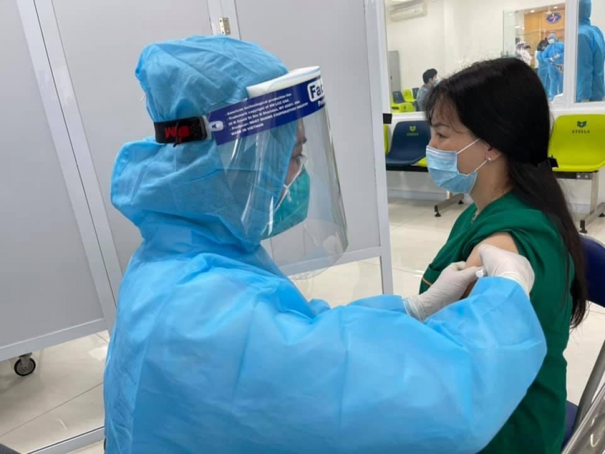 Việt Nam chưa ghi nhận hiện tượng đông máu sau tiêm vắc xin AstraZeneca