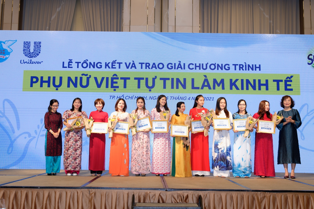 Các cá nhân đạt giải thưởng chương trình "Phụ nữ Việt tự tin làm kinh tế" năm 2020