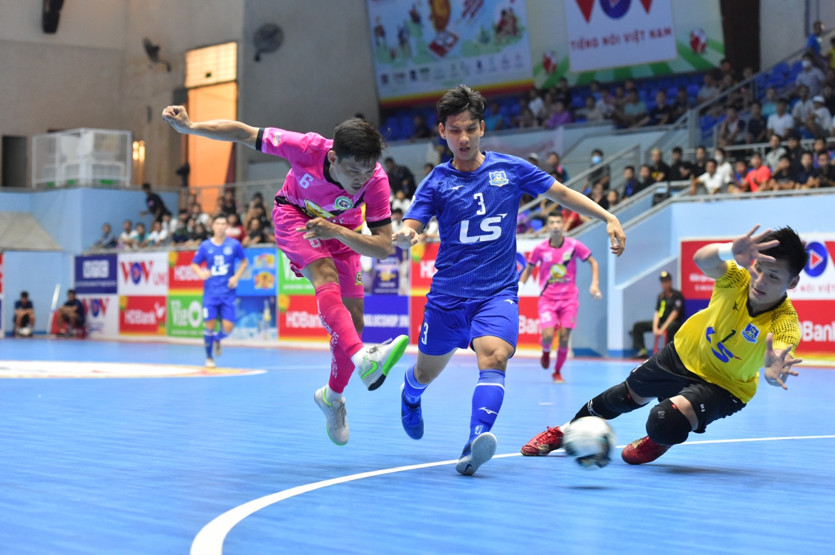 Thái Sơn Nam khẳng định sức mạnh bằng chiến thắng 4-0 trước Zetbit Sài Gòn