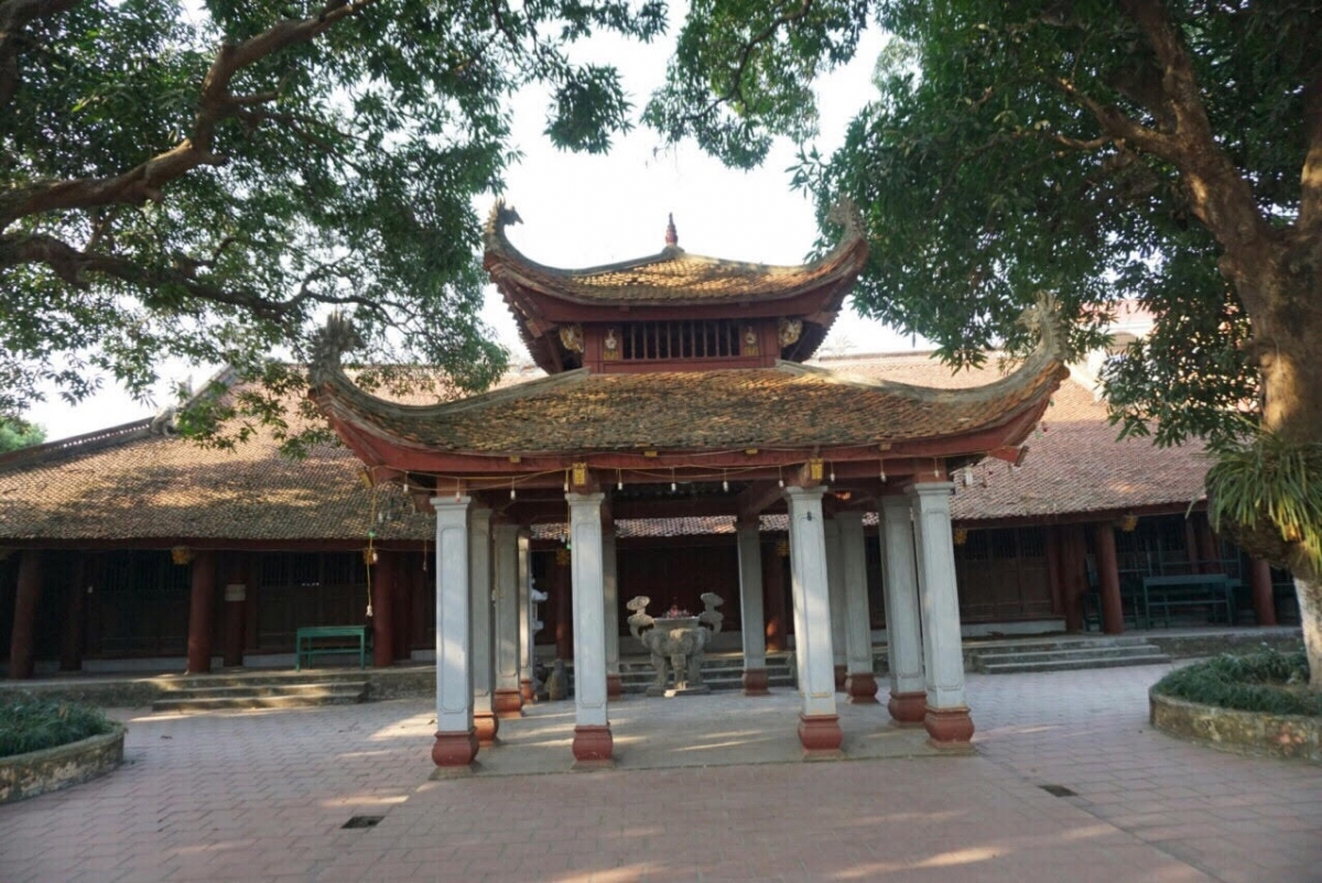 Đình làng Thượng Cát - nơi thờ tướng quân Quách Lãng, Đinh Bạch Nương và Đinh Tĩnh Nương