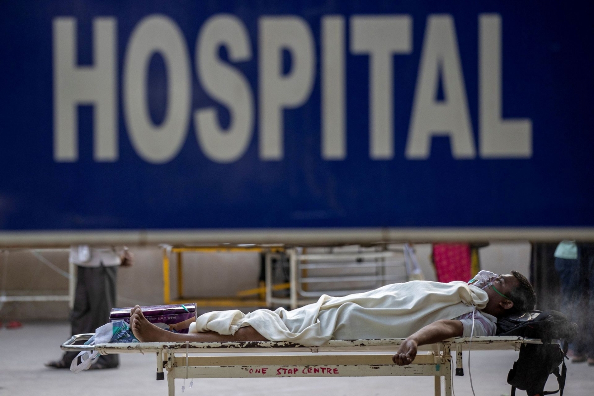 Hệ thống y tế ở Ấn Độ bị quá tải nghiêm trọng (Ảnh Reuters)