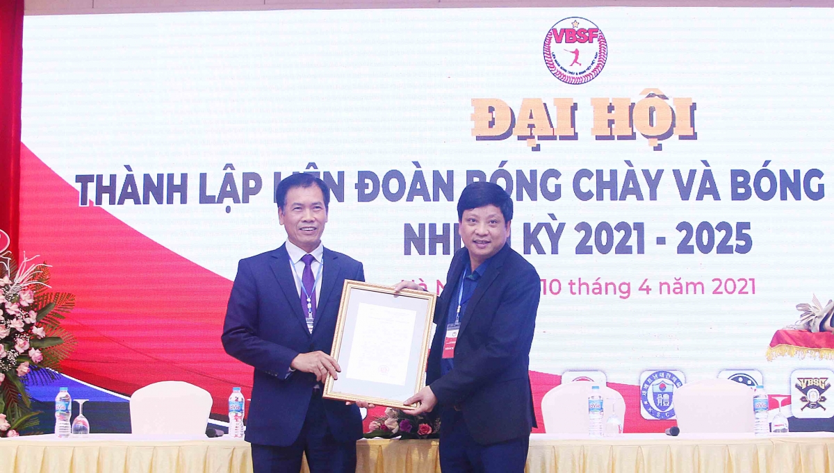 Trao quyết định thành lập Liên đoàn bóng chày và bóng mềm Việt Nam