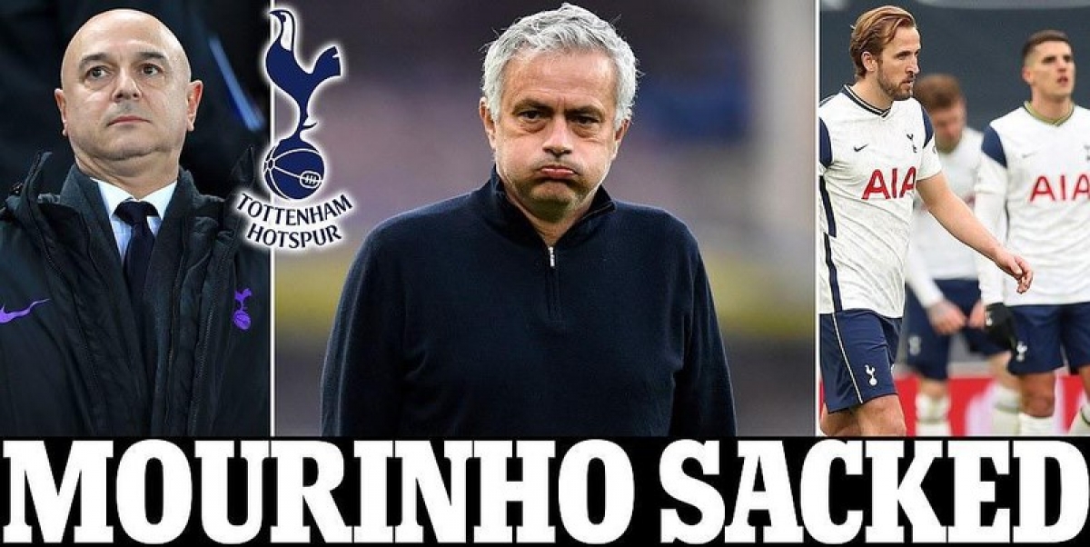 Daily Mail (Anh) đưa thông tin Mourinho bị Tottenham sa thải lên nổi bật mục thể thao. ẢNH: Daily Mail