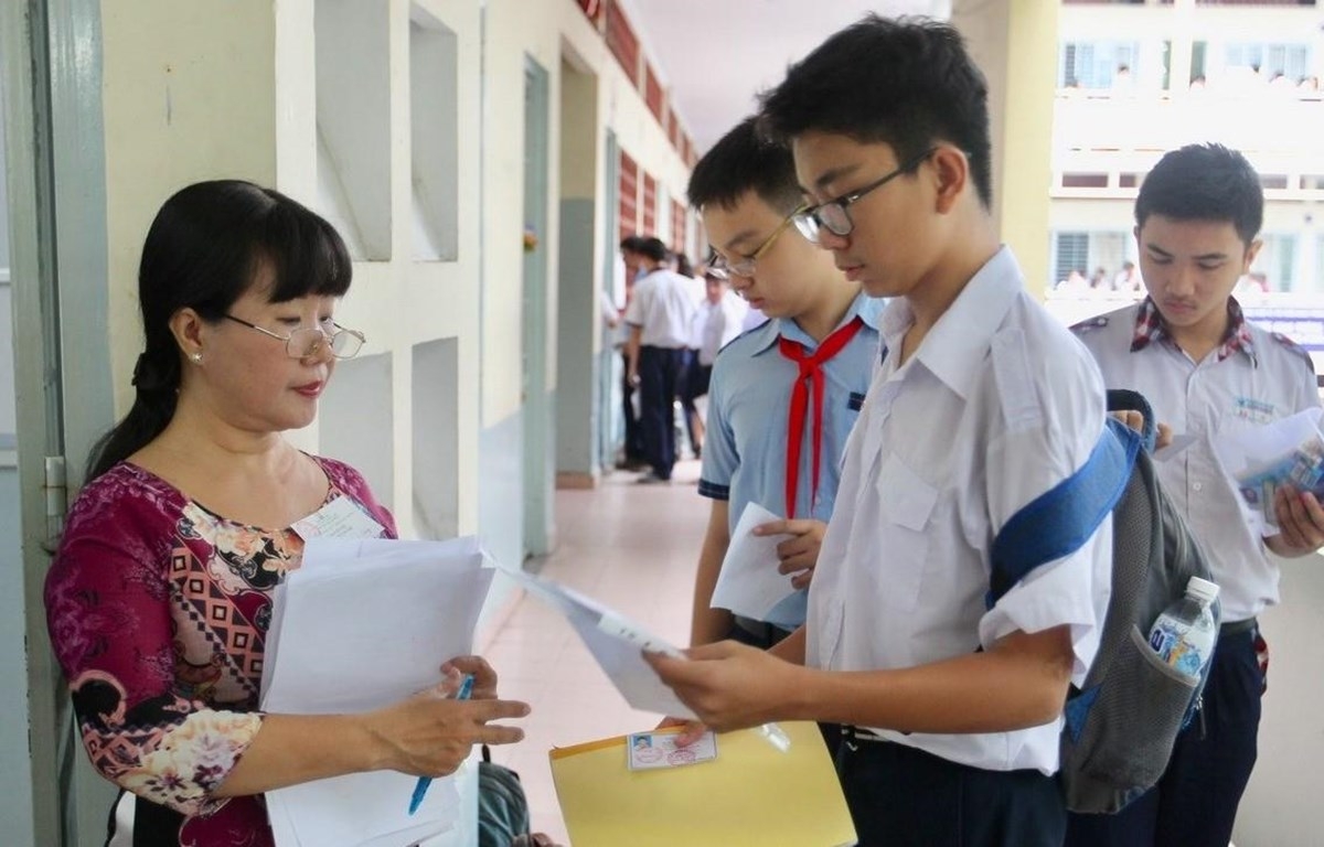 Thay vì bắt buộc phải theo hộ khẩu thường trú, Sở GD-ĐT Hà Nội cho phép thí sinh được làm đơn xin đổi khu vực tuyển sinh