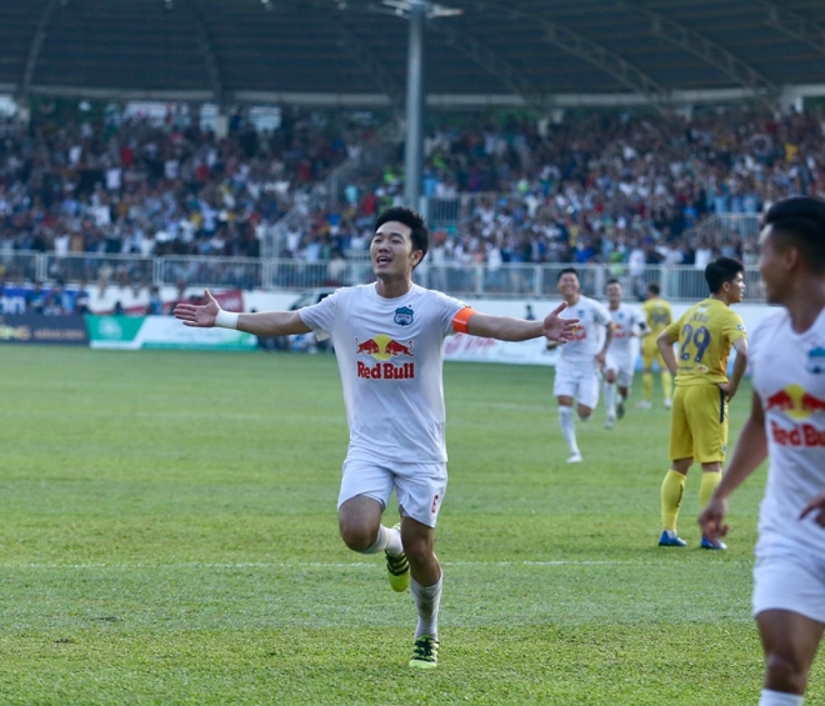 Xuân Trường ghi bàn thắng duy nhất của trận đấu giúp HAGL giành chiến thắng trước Hà Nội FC