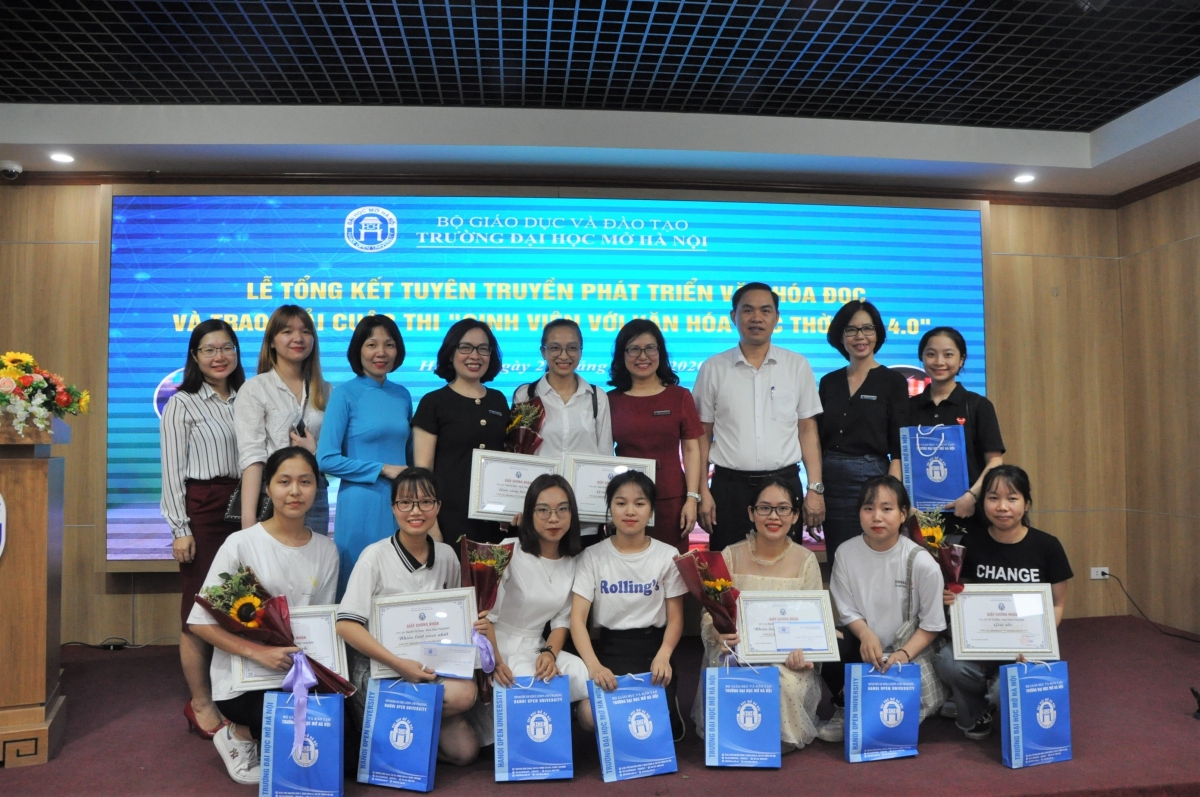 Thầy trò trường Đại học Mở Hà Nội trong Ngày hội đọc sách 2020