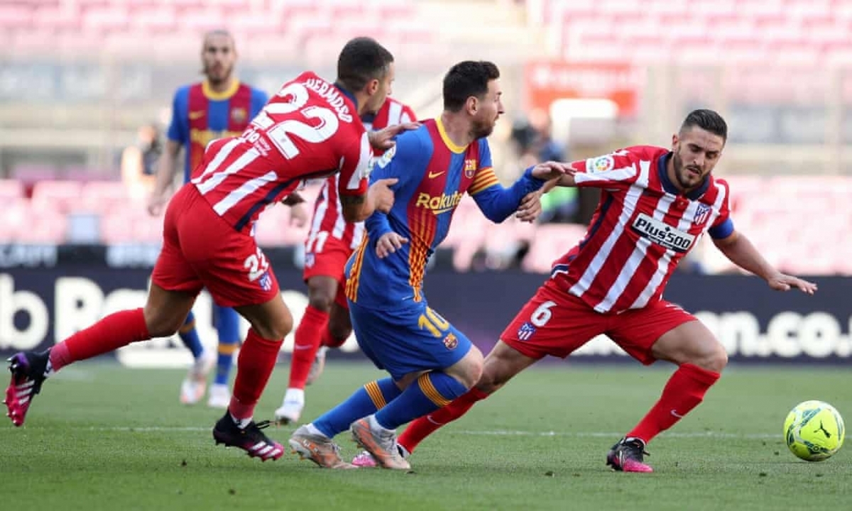 Messi đã bị các hậu vệ Atletico khóa chặt (Ảnh: Internet)
