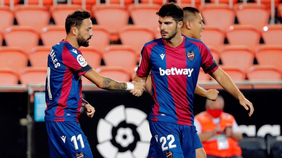 Gonzalo Melero (số 22) và Jose Luis Morales (số 11) thay nhau lập công gỡ hòa 2-2 cho Levante (Ảnh: Internet)