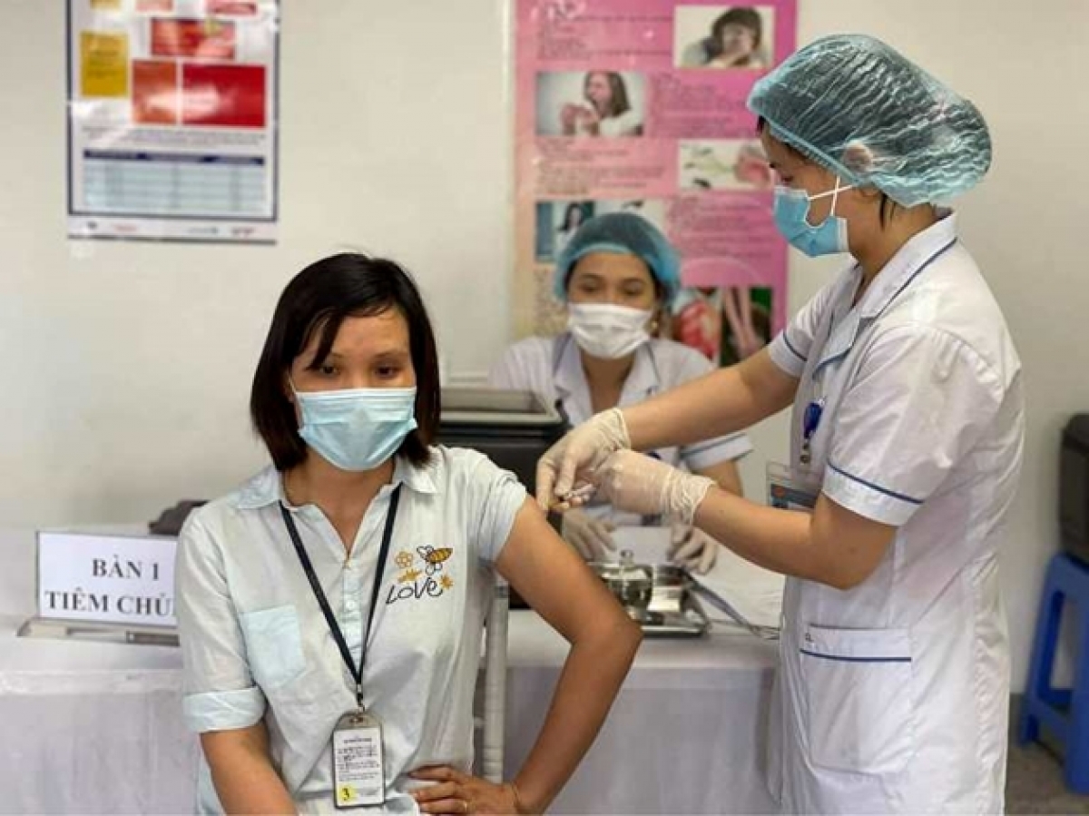 Công nhân KCN Bắc Giang được tiêm vắc xin