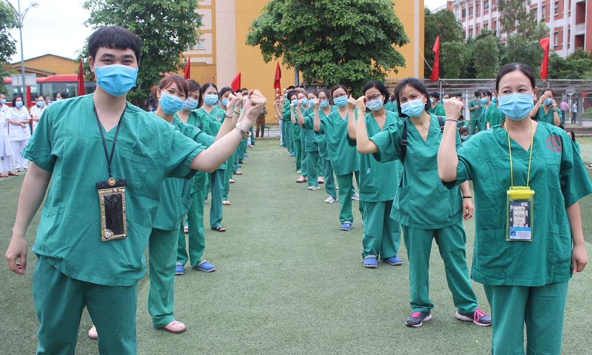 Hàng nghìn y bác sĩ đã lên đường chi viện cho Bắc Giang, Bắc Ninh chống dịch Covid-19