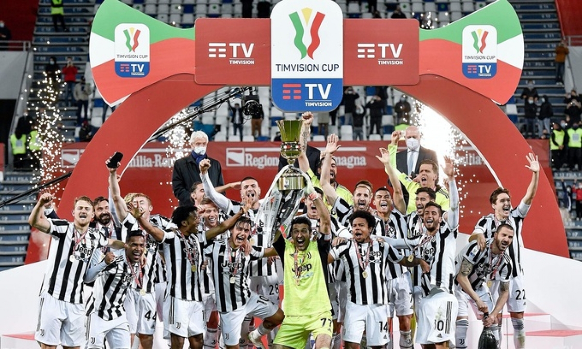 Các cầu thủ Juvetus mừng danh hiệu cúp quốc gia Italia (Ảnh: Internet)