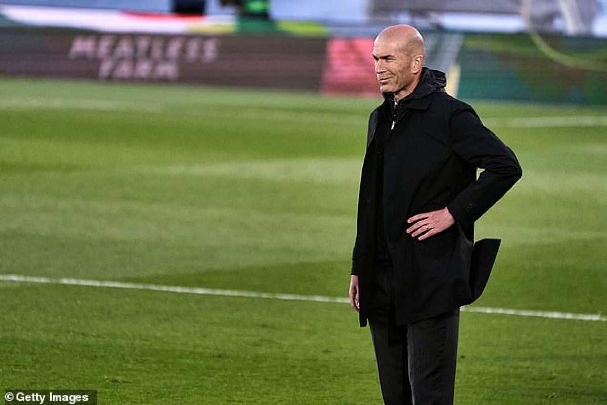 Zinedine Zidane chứng kiến các học trò bỏ lỡ cơ hội vươn lên chiếm ngôi đầu bảng từ Atletico Madrid