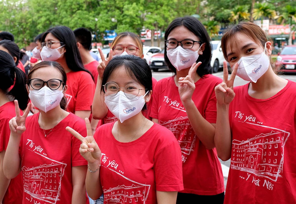 Sinh viên ĐH Y Hà Nội lên đường hỗ trợ Bắc Giang