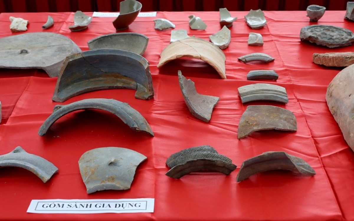 Một số hiện vật trong đợt khai quật. Ảnh: Viện Khảo cổ học