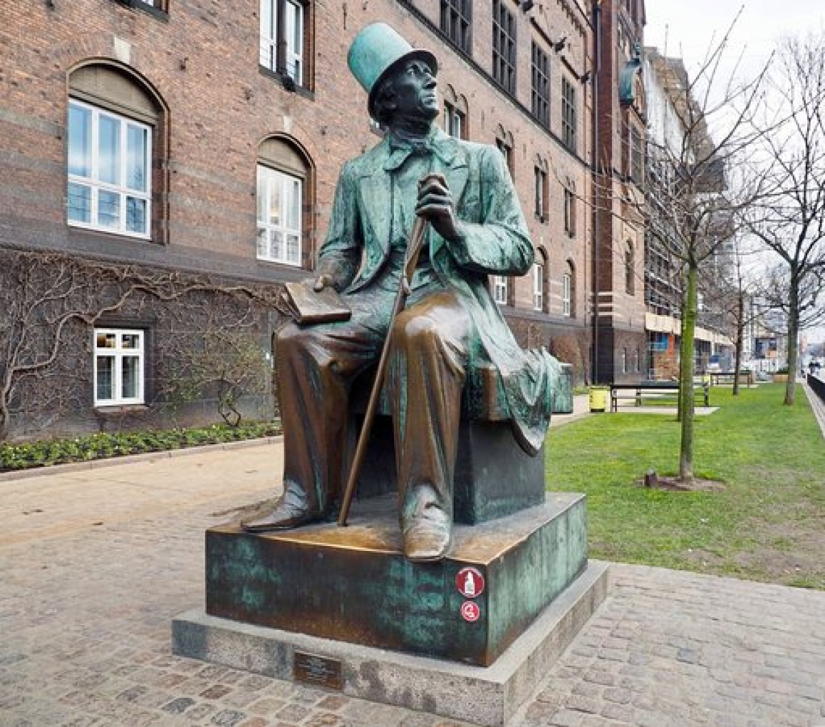Bức tượng Andersen ở thủ đô Copenhagen, Đan Mạch