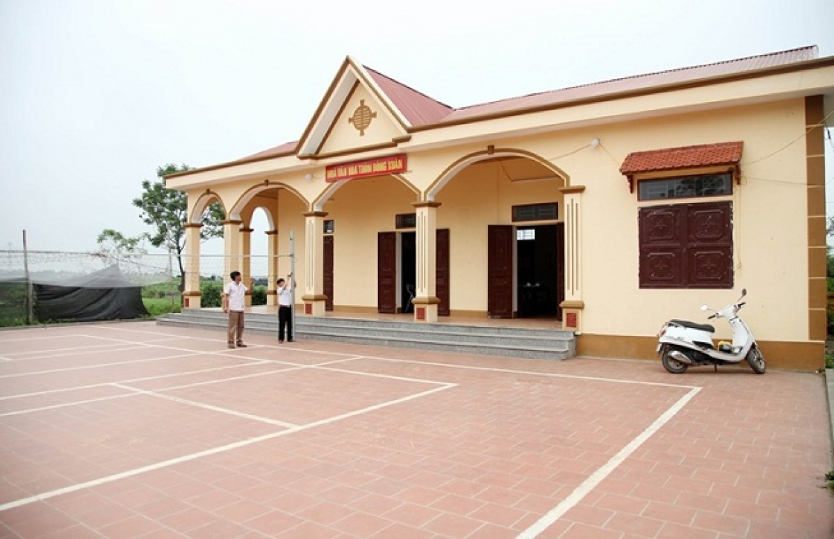 Nhà văn hóa thôn Đông Xuân xã Xuân Lôi
được xây dựng từ nguồn vốn đóng góp của cụ Nguyễn thị Lâm