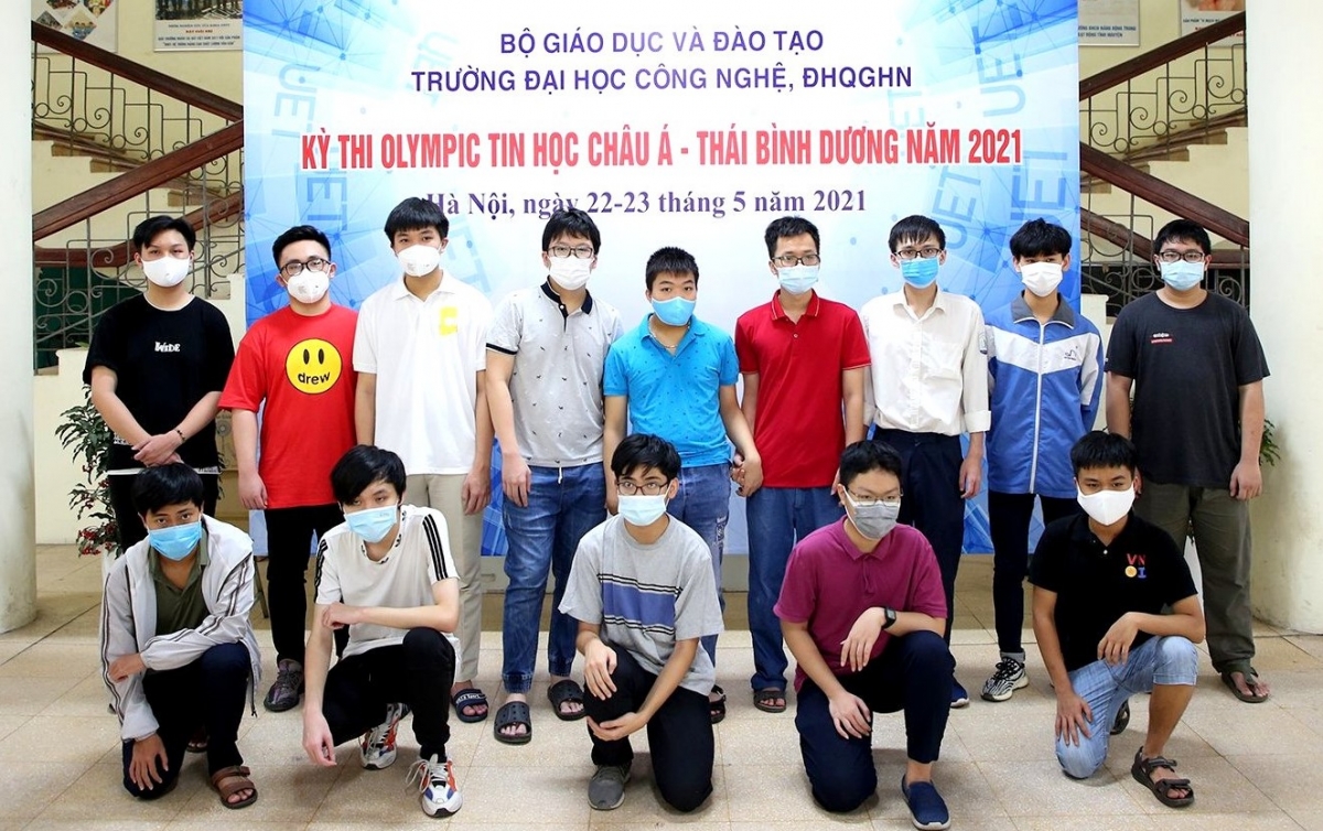 Đoàn thí sinh Việt Nam tham dự Olympic Tin học Châu Á Thái Bình Dương năm 2021