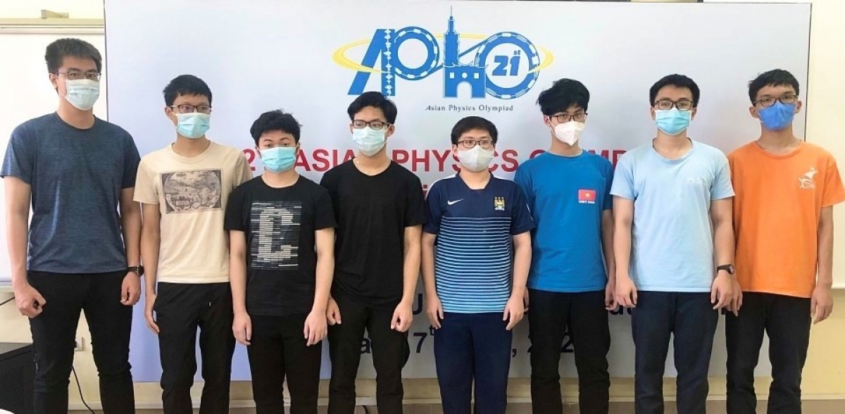 Đội tuyển Việt Nam tham dự Olympic Vật lý Châu Á - Thái Bình Dương (APhO) năm 2021
