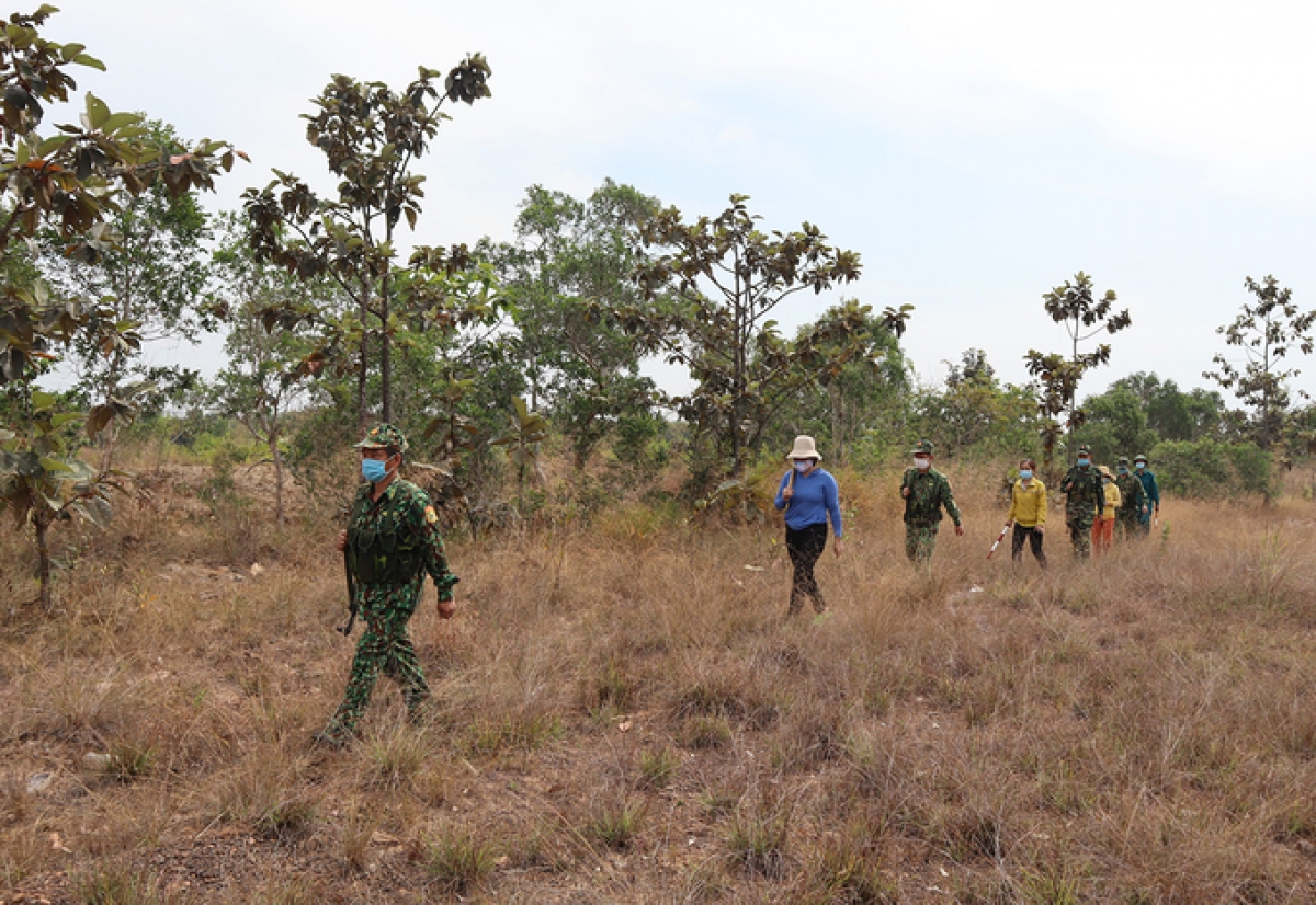 Lực lượng vũ trang tỉnh Bình Phước tuần tra trên tuyến biên giới tháng 4/2021