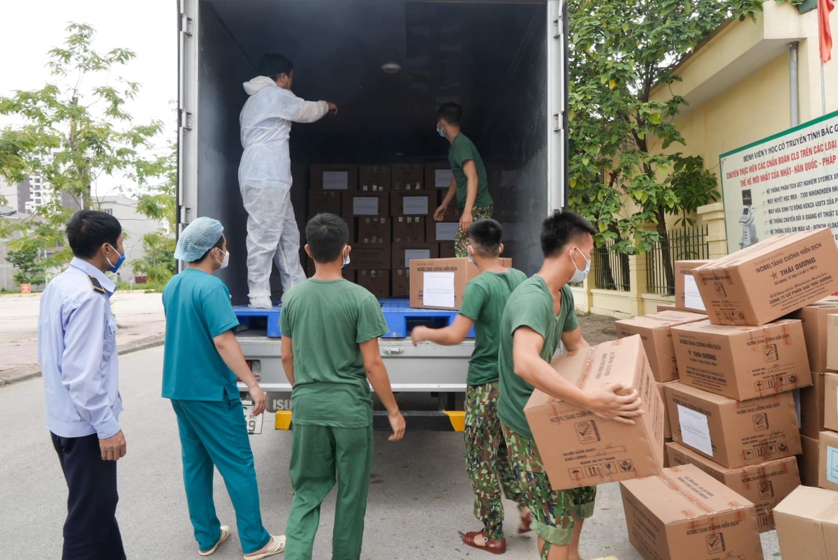 Sở Y tế Bắc Giang tiếp nhận một số thuốc và sản phẩm YDCT.