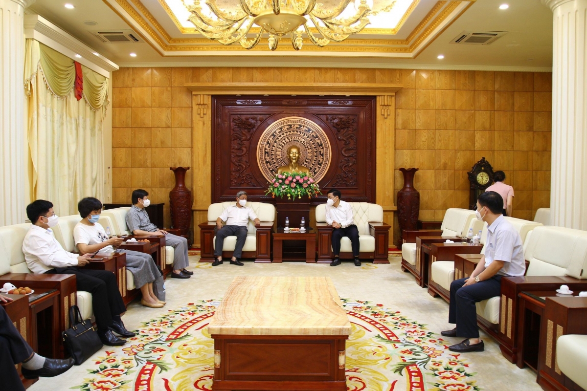 Thứ trưởng Nguyễn Trường Sơn trong buổi làm việc với Chủ tịch UBND tỉnh Bắc Giang