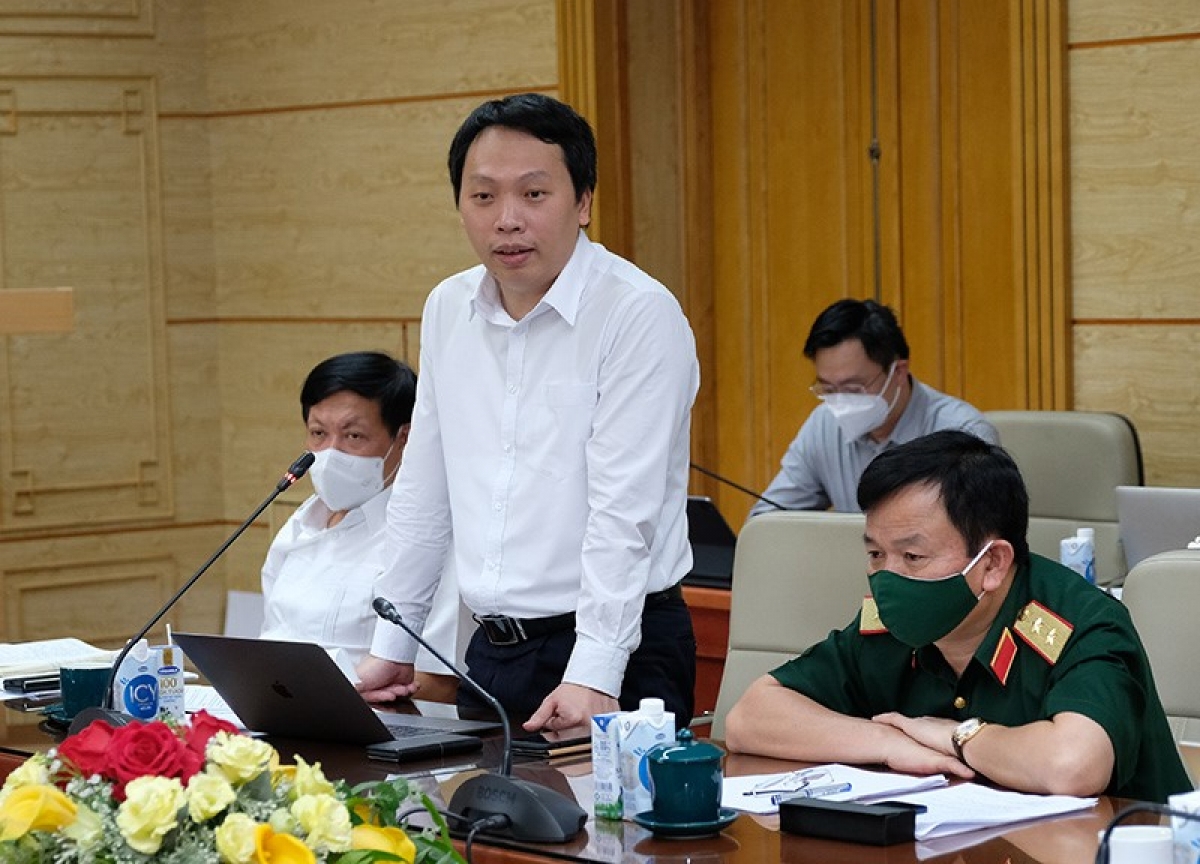 Thứ trưởng Bộ Thông tin và Truyền thông Nguyễn Huy Dũng tại cuộc họp