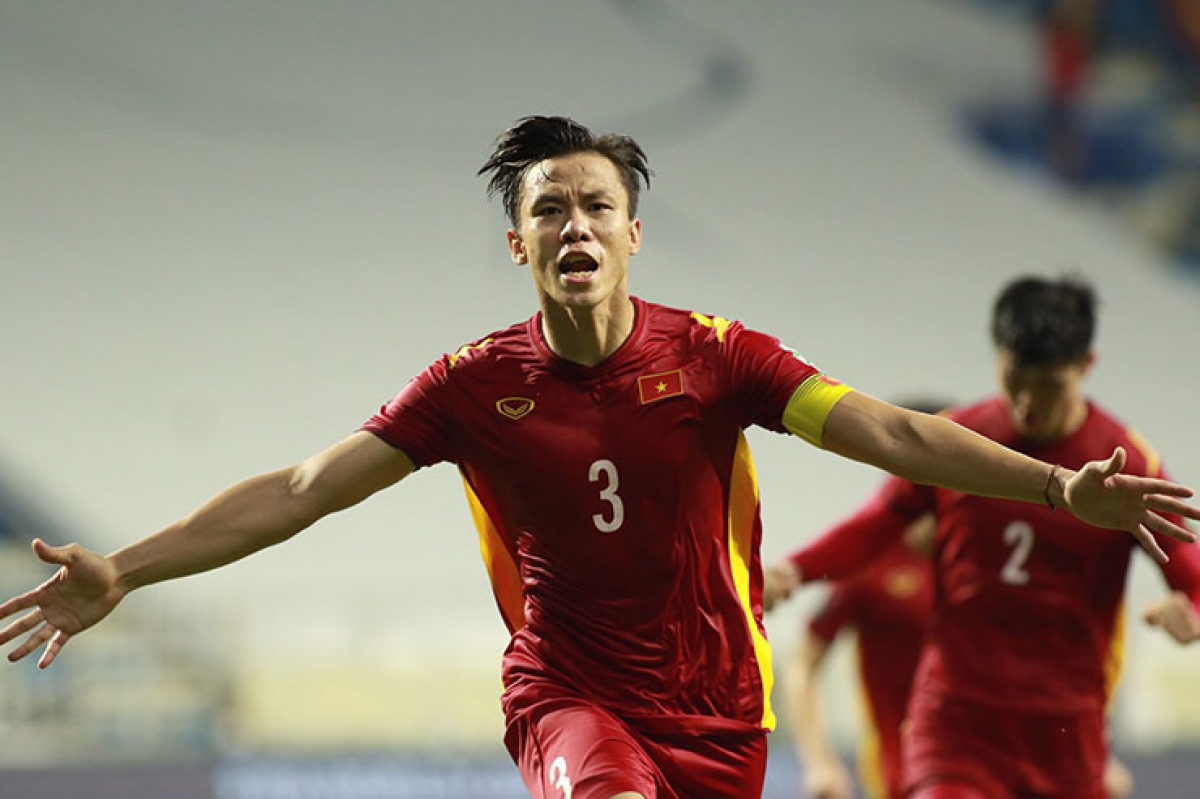 Quế Ngọc Hải ấn định chiến thắng 2-1 cho tuyển Việt Nam