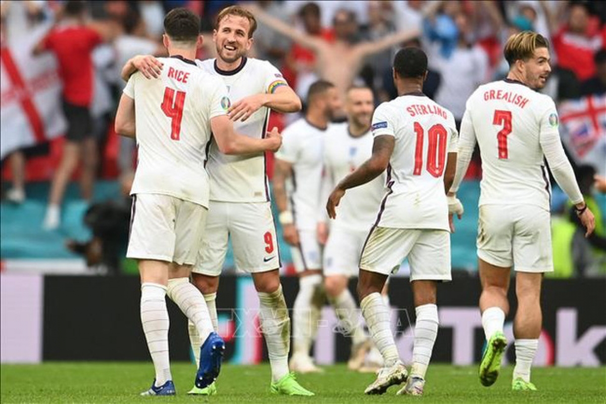 Đội tuyển Anh mừng chiến thắng sau trận gặp Đức ở vòng 16 đội, Ảnh: AFP/ TTXVN