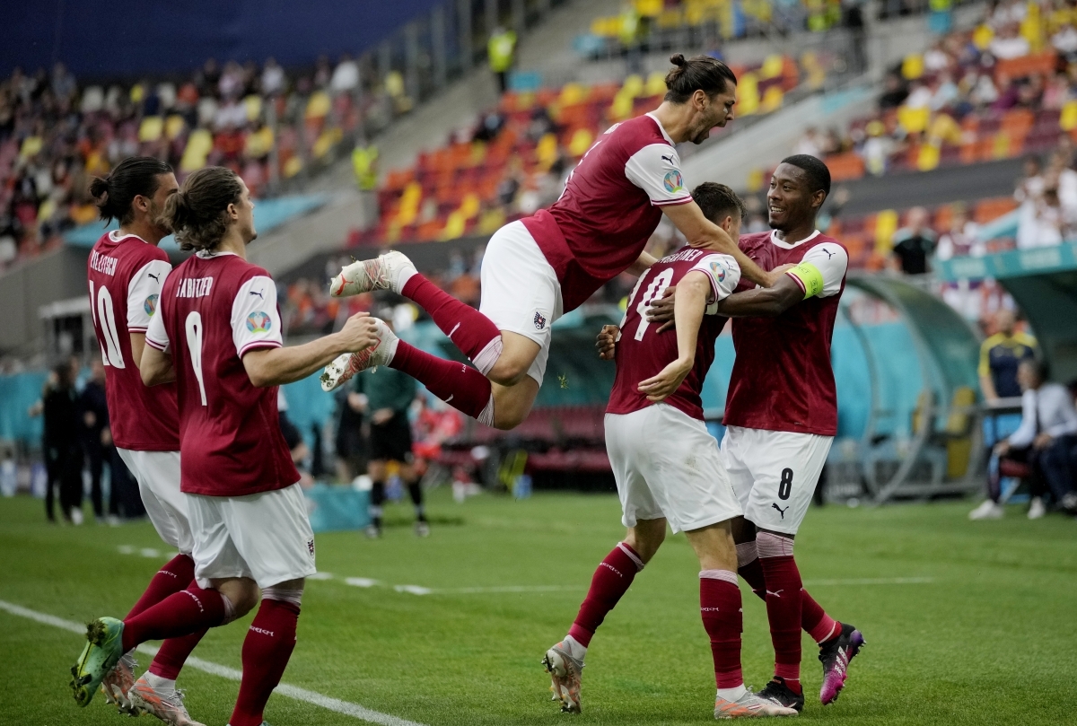 Tuyển Áo vui mừng sau khi ghi bàn thắng vào lưới Ukraine (ảnh Internet)